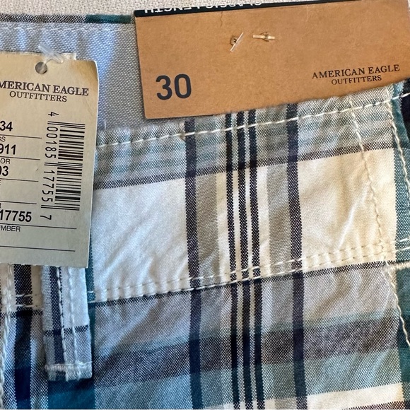American Eagle. NWT Blue and Green plaid shorts. - Picture 3 of 4
